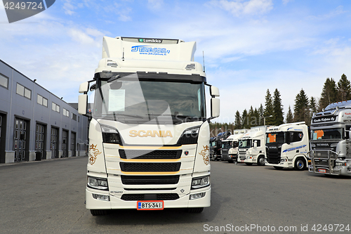 Image of White Next Generation Scania R520 with Scania Trucks