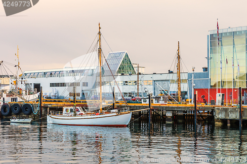 Image of Arrives at the port