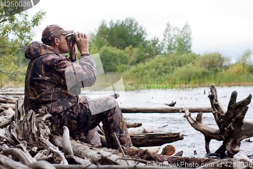 Image of man with binoculars on the hunt