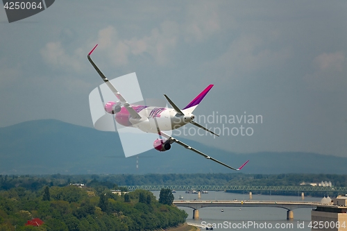 Image of Airplane low pass in Budapest