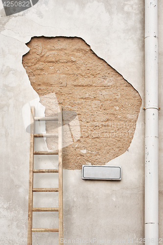 Image of cracked wall with street sign