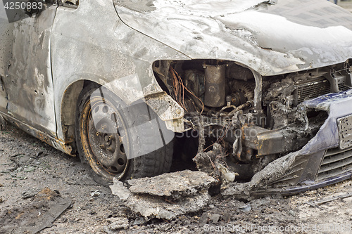 Image of burned car in the street