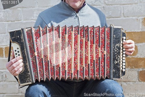 Image of man playing concertina