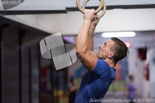 Image of man doing dipping exercise