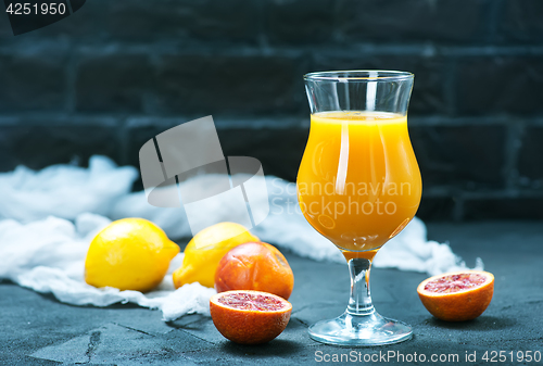 Image of orange juice and orange