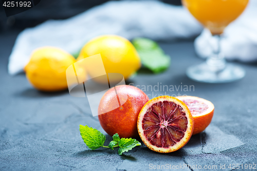 Image of orange juice and orange