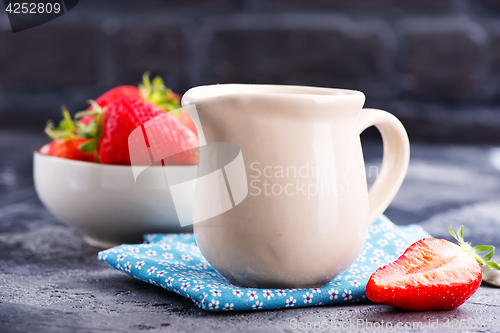 Image of milk and strawberry