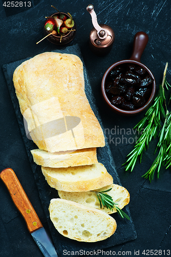 Image of bread with olives