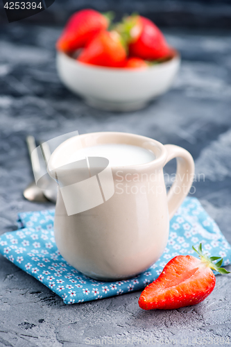 Image of milk and strawberry