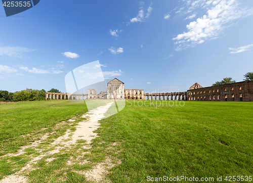 Image of the ruins of an ancient castle