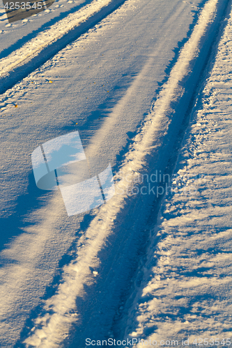 Image of muddy road, winter