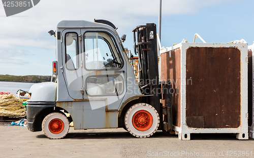 Image of Old counterbalance forklift