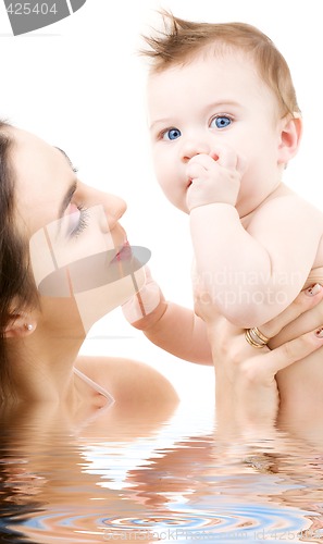 Image of blue-eyed baby in mother hands