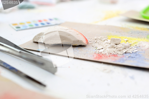 Image of Workshop artistic, painting pigments