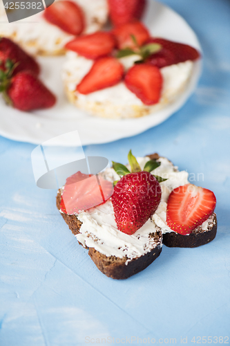 Image of Strawberry sandwiches with mascarpone