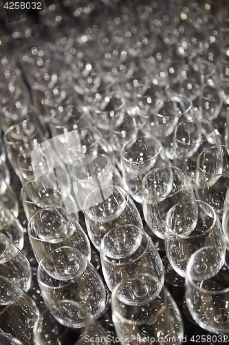 Image of A lot of wine glasses in a row