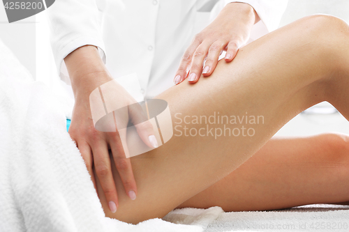 Image of Cellulite, massage thigh.