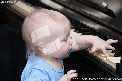 Image of child with the piano