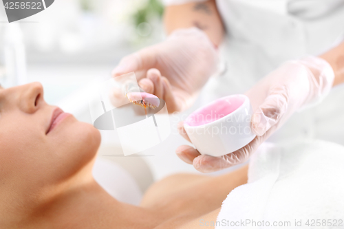 Image of Face mask with algae applied to the neckline.