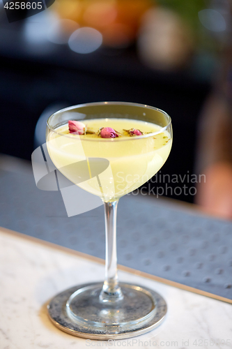 Image of glass of cocktail at bar