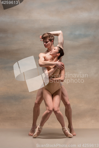 Image of Couple of ballet dancers posing over gray background