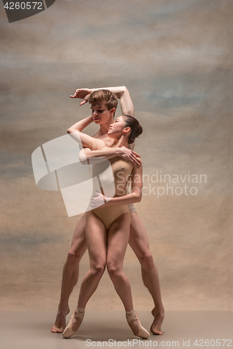 Image of Couple of ballet dancers posing over gray background