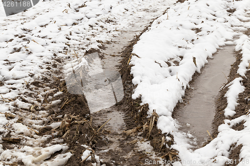 Image of traces of the car on snow