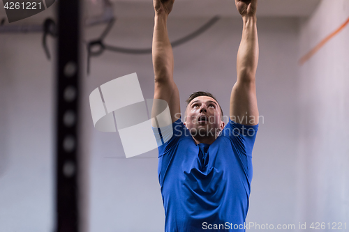 Image of man doing dipping exercise