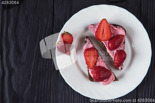 Image of Strawberry sandwiches with curd