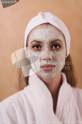 Image of Spa Woman applying Facial Mask