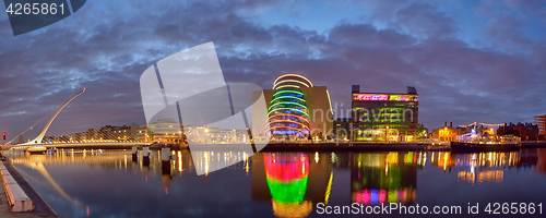 Image of Samuel Beckett Bridge and the river Liffey in Dublin 