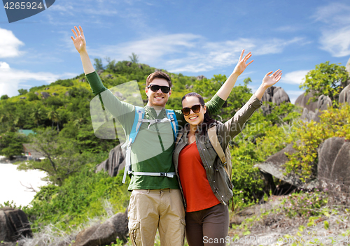 Image of couple with backpacks traveling around island