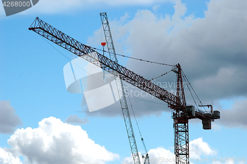 Image of Tall crane.