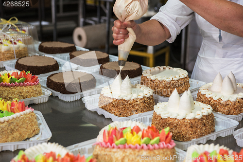 Image of Manual cakes production