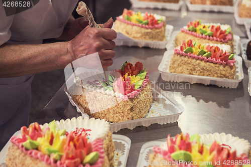 Image of Manual cakes production