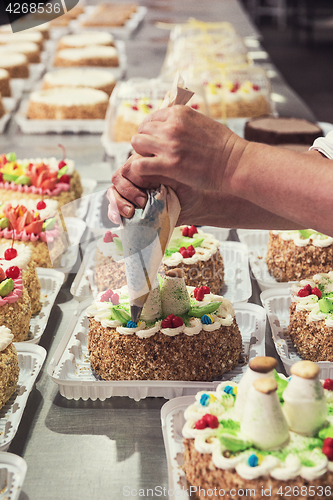 Image of Manual cakes production