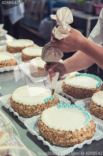 Image of Manual cakes production