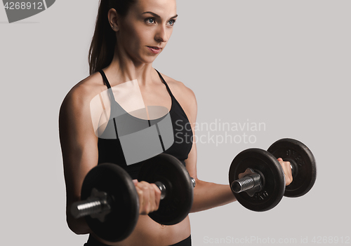 Image of Working out with dumbbels