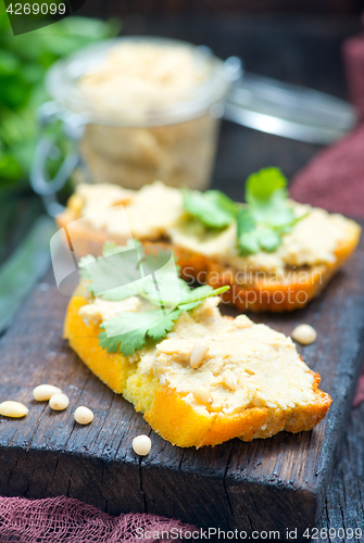 Image of bread with pate