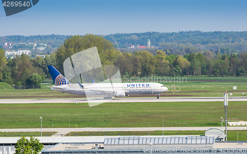Image of Boeing-767 airliner of United Airlines taxiing in Munich airport