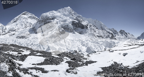 Image of On the way to Everest with khumbu icefall