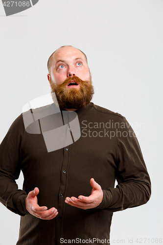 Image of Man with beard looks up