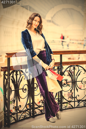 Image of smiling woman in a large shopping center