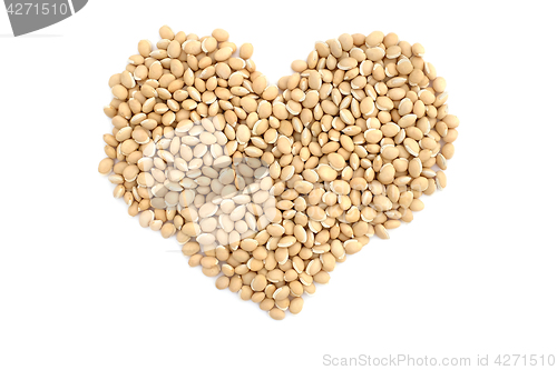 Image of Dried neavy beans in a heart shape