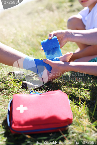 Image of Injury, child twisted leg First aid.