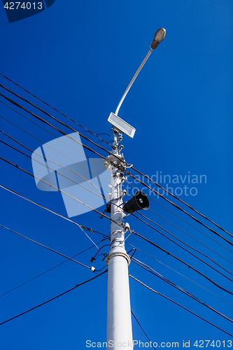 Image of Convoluted mess of wires and cables