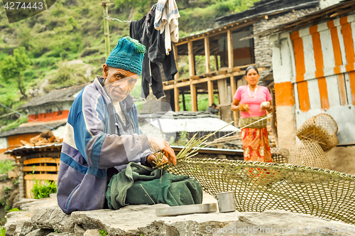 Image of Weaving man and wife in Nepal