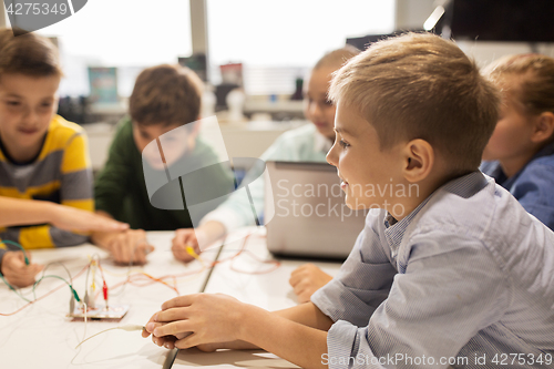 Image of kids with invention kit at robotics school