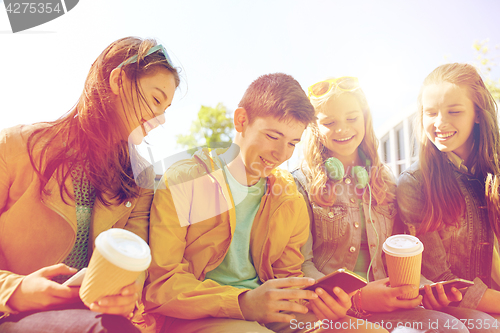 Image of teenage friends with smartphone and coffee cups