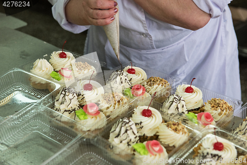 Image of Manual cakes production